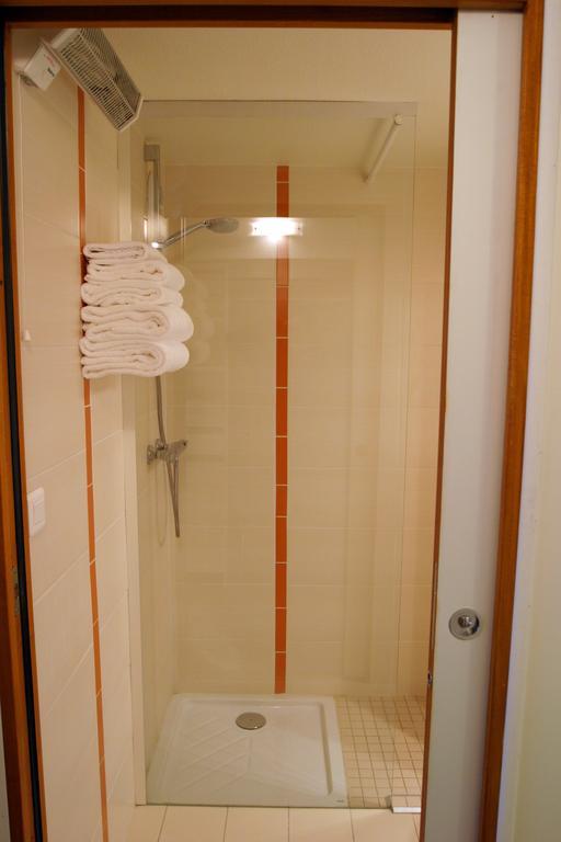 Hôtel Pierre Blanche Chatillon-en-Michaille Quarto foto